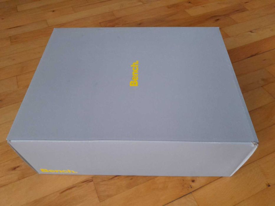 Нови зимни обувки / боти Bench , 40 номер