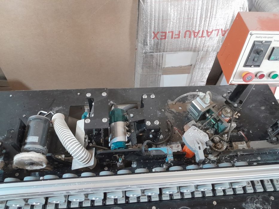 Продам Автоматический Кромкооблицовочный станок