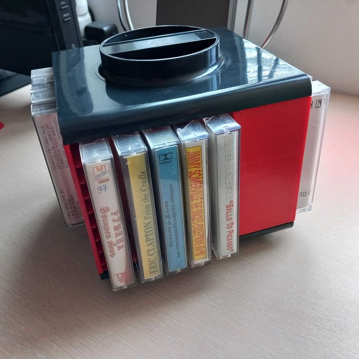 колекция аудио касети със стойка