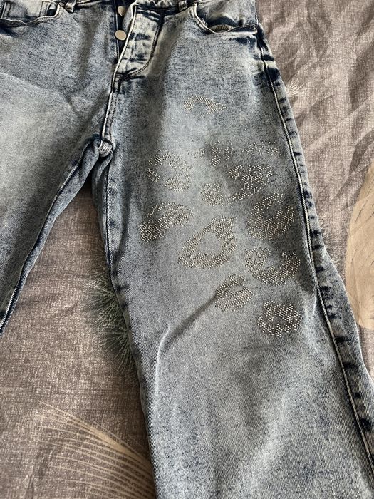 Дамски дънки с камъчета – широк крачол