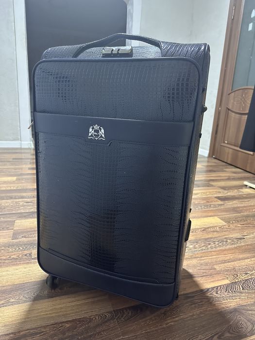 Продам чемодан большой