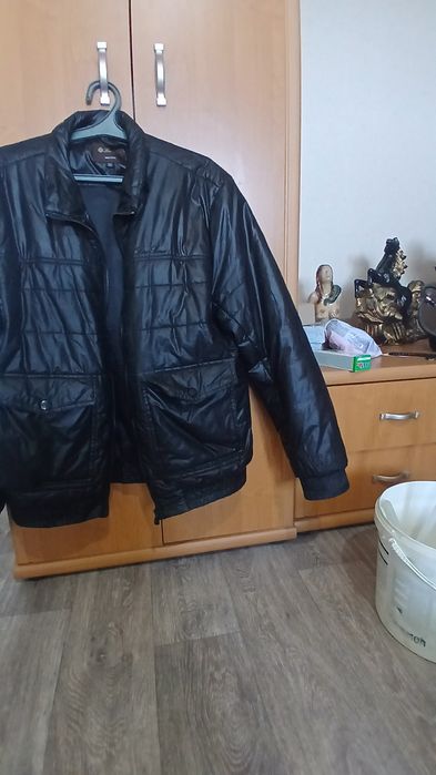 Продам красивую осеннюю куртку