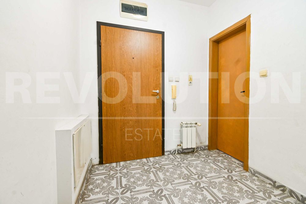 Продава се Тристаен апартамент в София, Надежда 2 - 130 кв.м за 2405 €/кв.м - Снимка #11