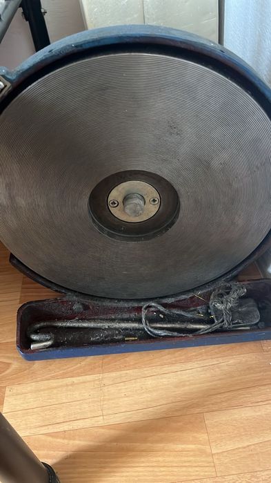 Қайрақ қой қырқатын машинканың пышағын қайрайтын .Жаңа қолданылмаған