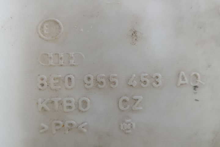 Vas lichid parbriz   8E0955453 Audi A4 B6