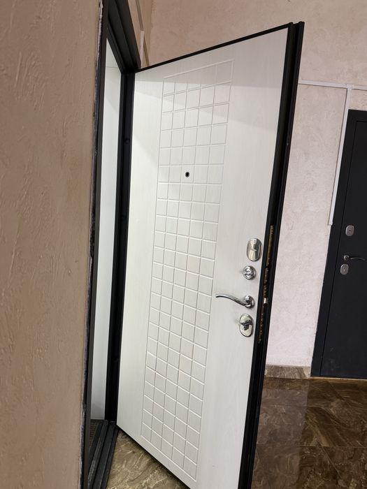 Дверь Входная правая