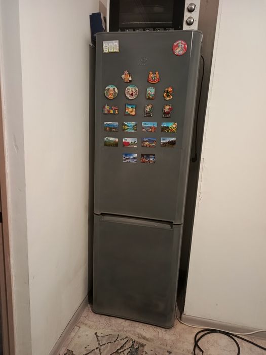 Холодильник срочно продам