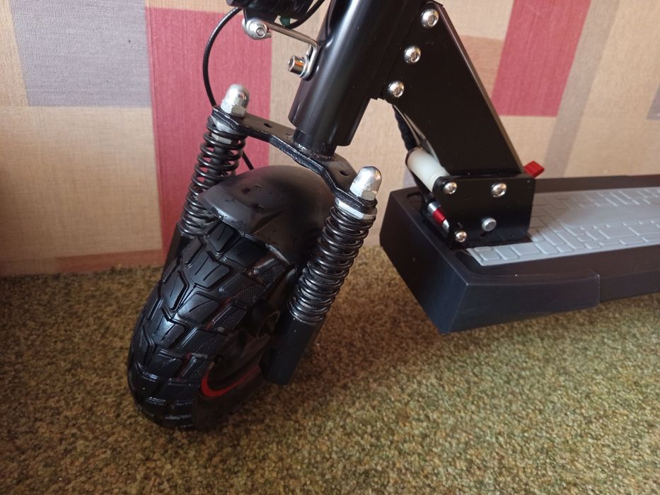 Электросамокат в отличном состоянии.