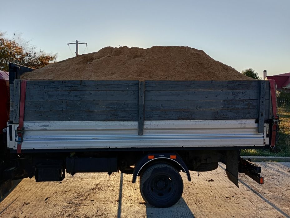 Disponibile pentru dvs, cuburi de lemn masiv de stejar, deșeuri pentru foc , rumeguș de stejar și brichete de rumeguș! calitate superioara!