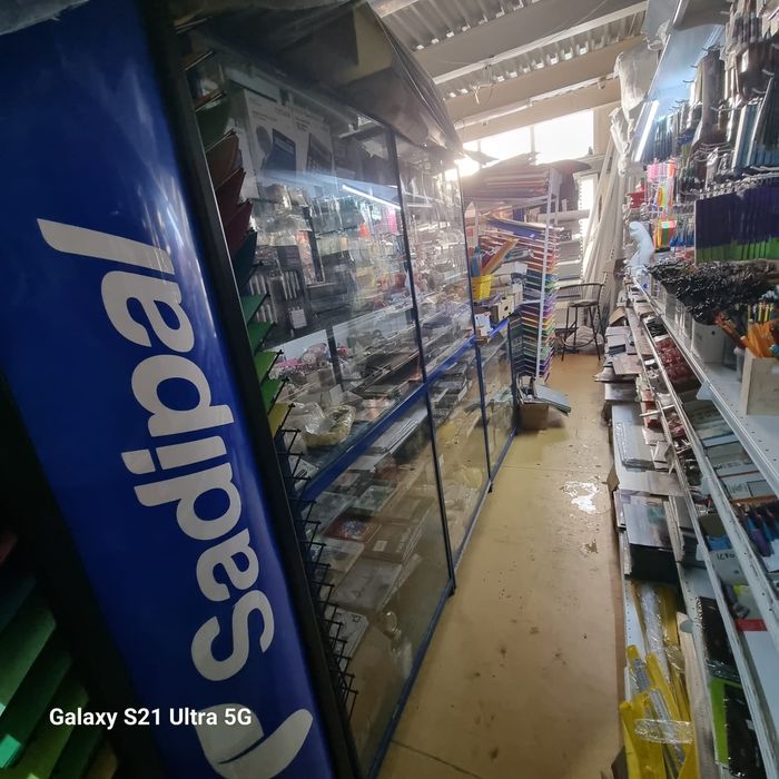 Продам витрины б/у