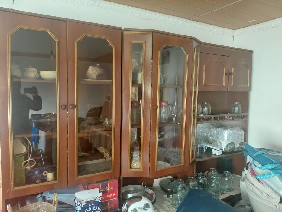 Осы шкаф үш бөлек