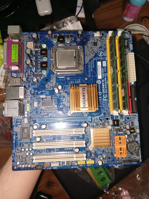 Продам Материнскую Плату DDR2