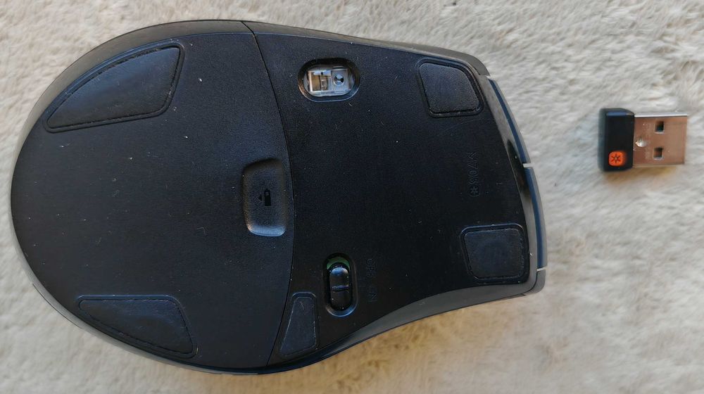 Клавиатура и Мишка Logitech silent wireless combo mk295