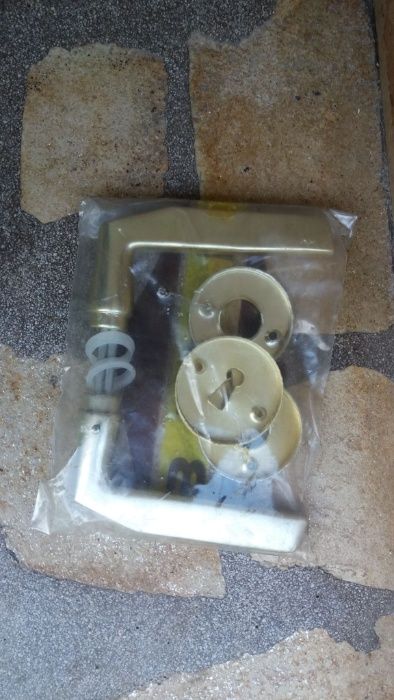 Дръжки за дограма