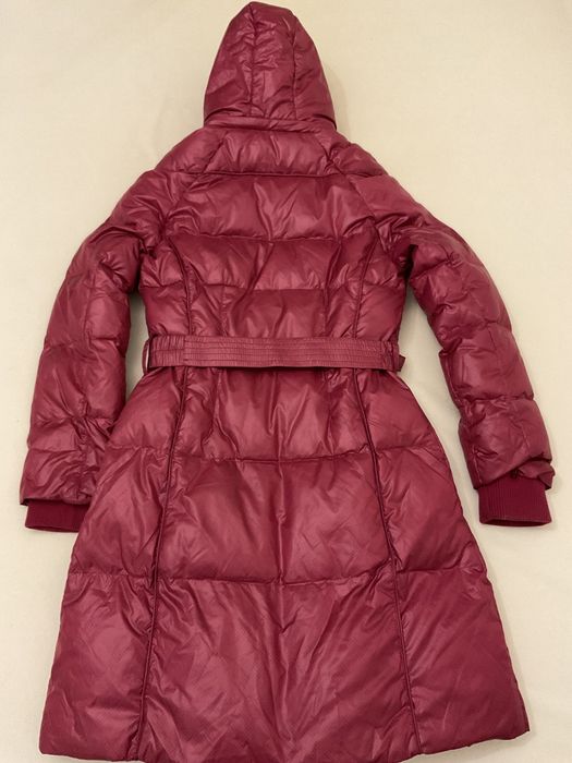 Пуховик цвета фукси с капюшоном