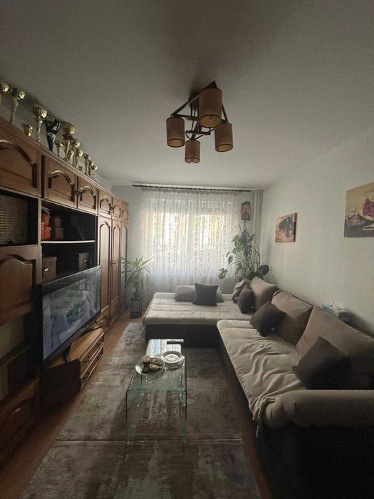 set mobilier din stejar, pentru living/ hol/ birou,  490 lei