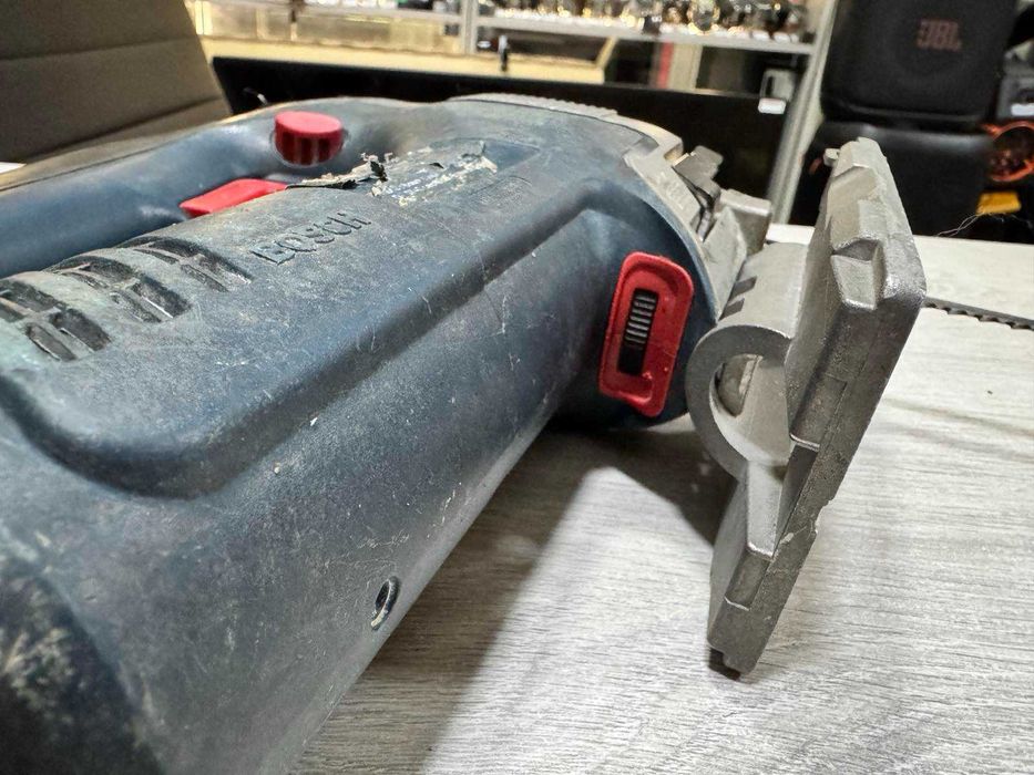 Bosch GST 120 BE 650W  прободен трион – с куфар