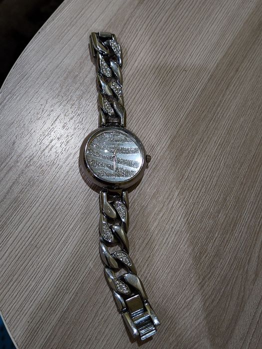 Продам часы, наручные, на цепочке