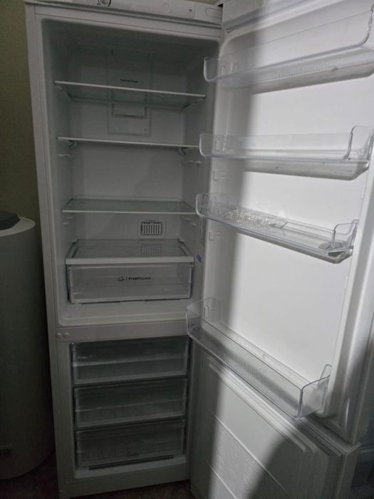 Холодильник в хорошем состоянии