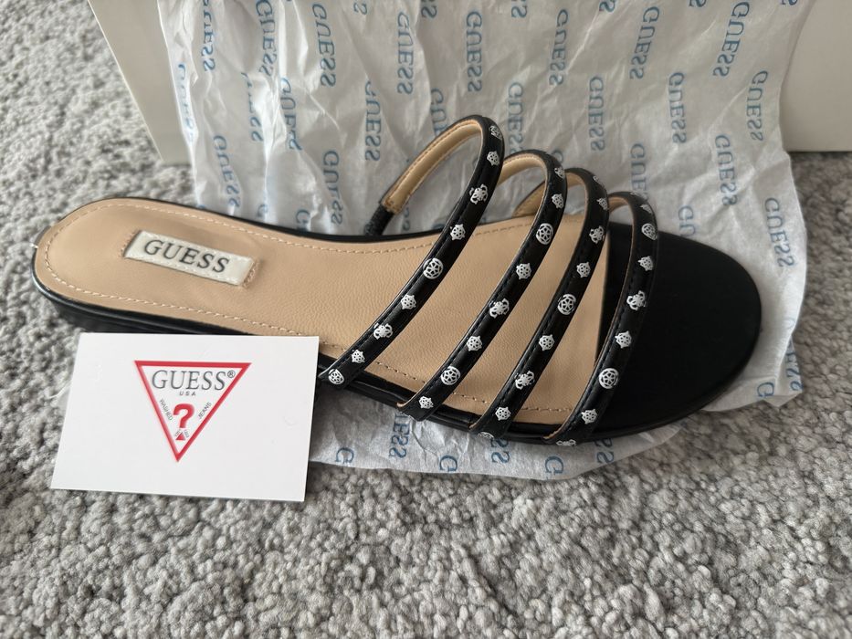 Дамски чехли Guess