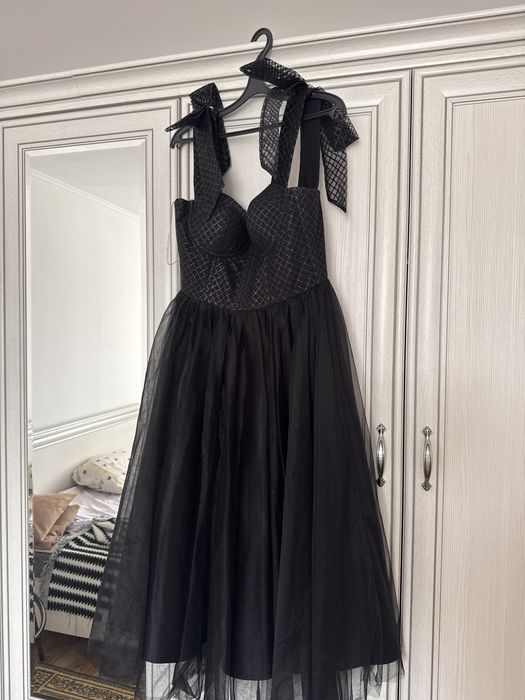 Черное праздничное платье