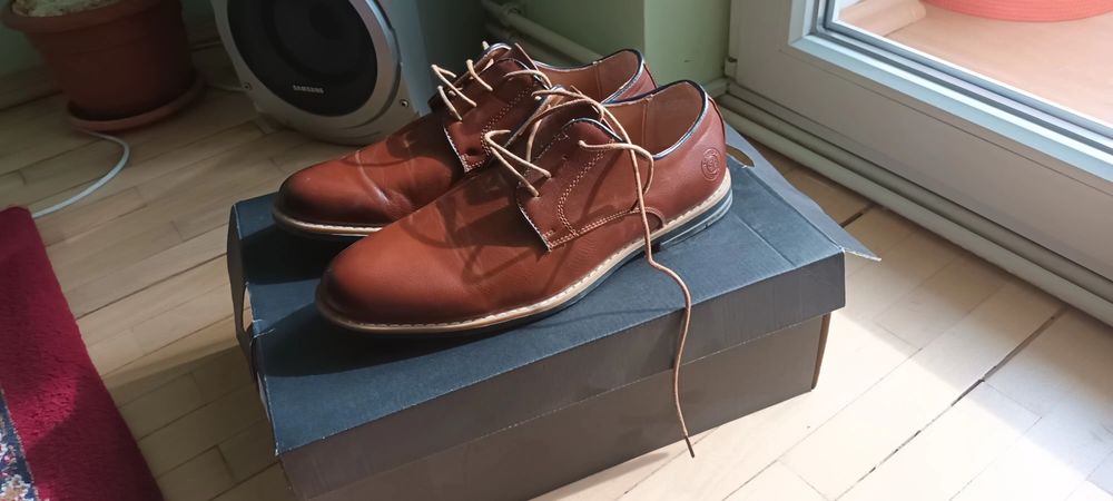 Vând costum complet