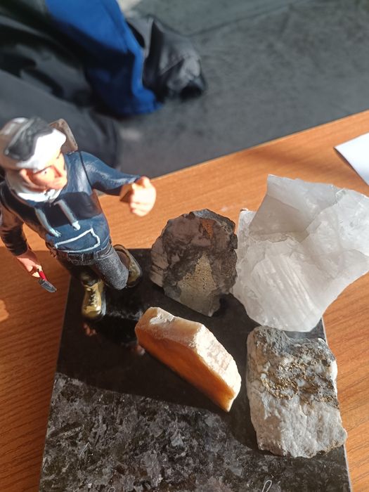 Геолог. Geolog. Скульптура геолога.