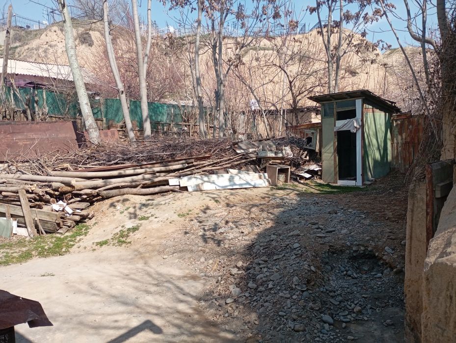 Ер сотилади дакументи Уй Билан битта уйимни орка тамони,ЗАЛИНИГА.