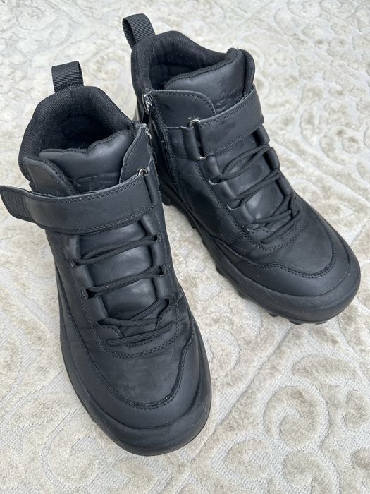 Продам ботинки на мальчика