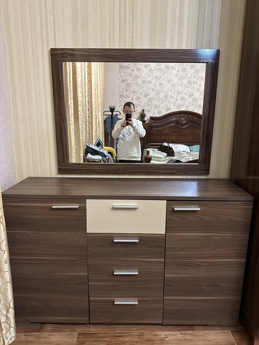 Комод с зеркалом