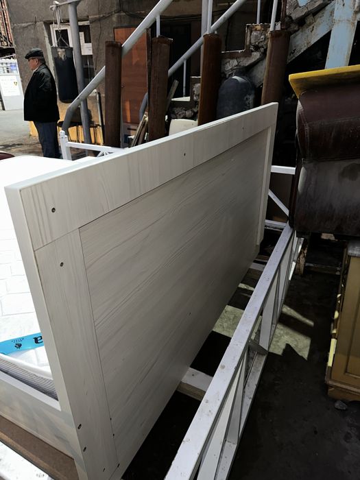 Кровать двуспальная