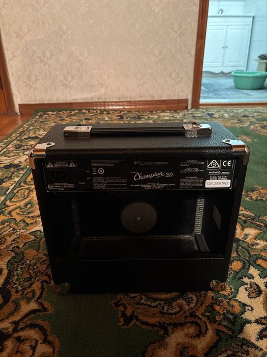 Fender champion20 после покупки использовался месяц состояние хорошое