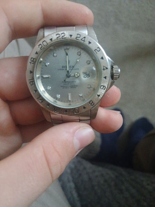 Vand rolex nu stiu ce model este