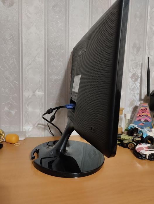 Монитор Самсунг SyncMaster SA100