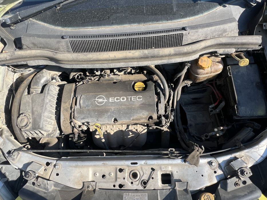 Опел зафира 1.6 бензин 2009г  на части