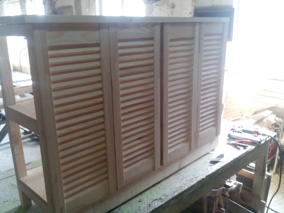 Кухненски шкафове със жалузни вратички