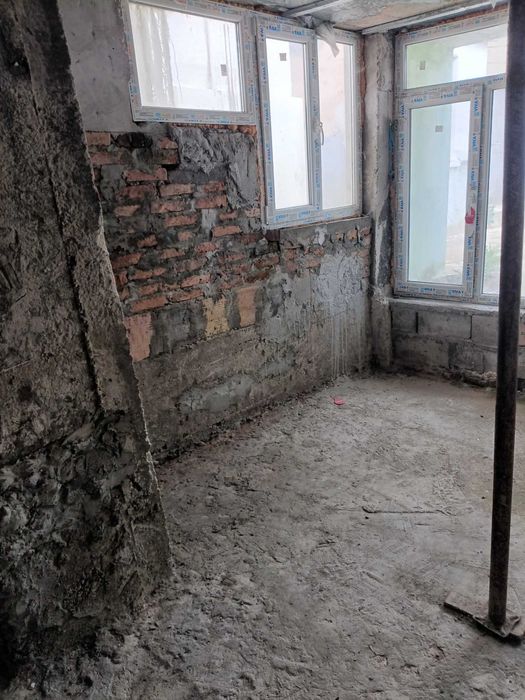 1582-Двуетажна къща със санитарни помещения на всеки етаж в кв "Варош"