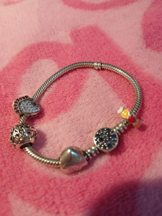 Pandora cu talismane