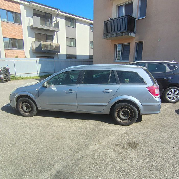 Închiriez loc de parcare exterioara str Muzeul Apei