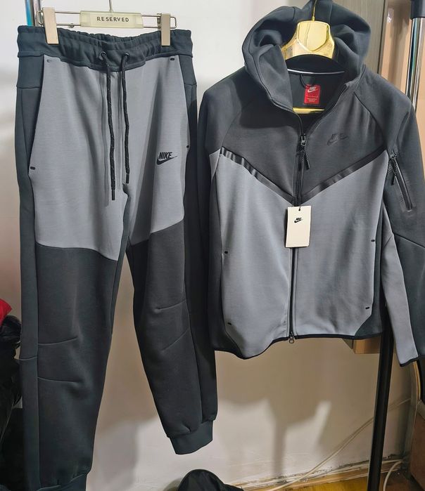 Nike tech fleece colectia 2026