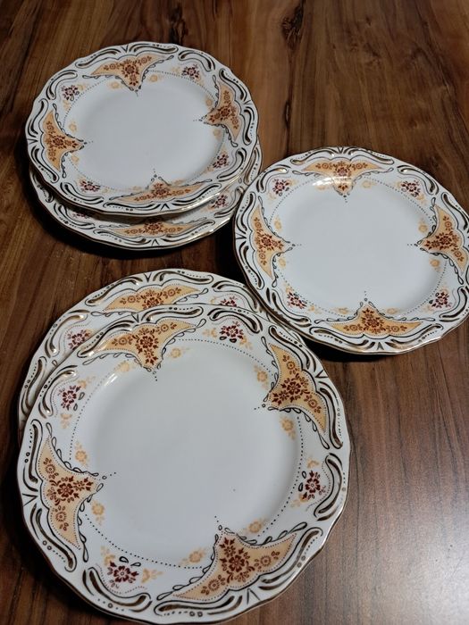 Порцеланов сервиз на Изида.