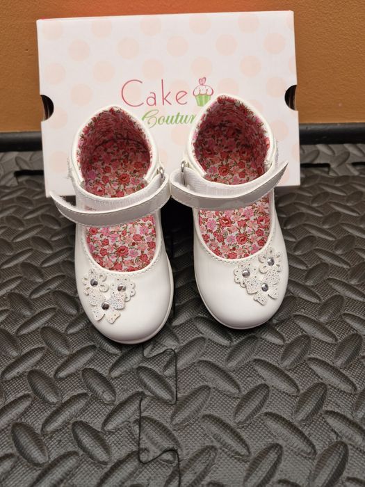 Бебешки обувки/сандали за момиче, размер 21, цвят бяло