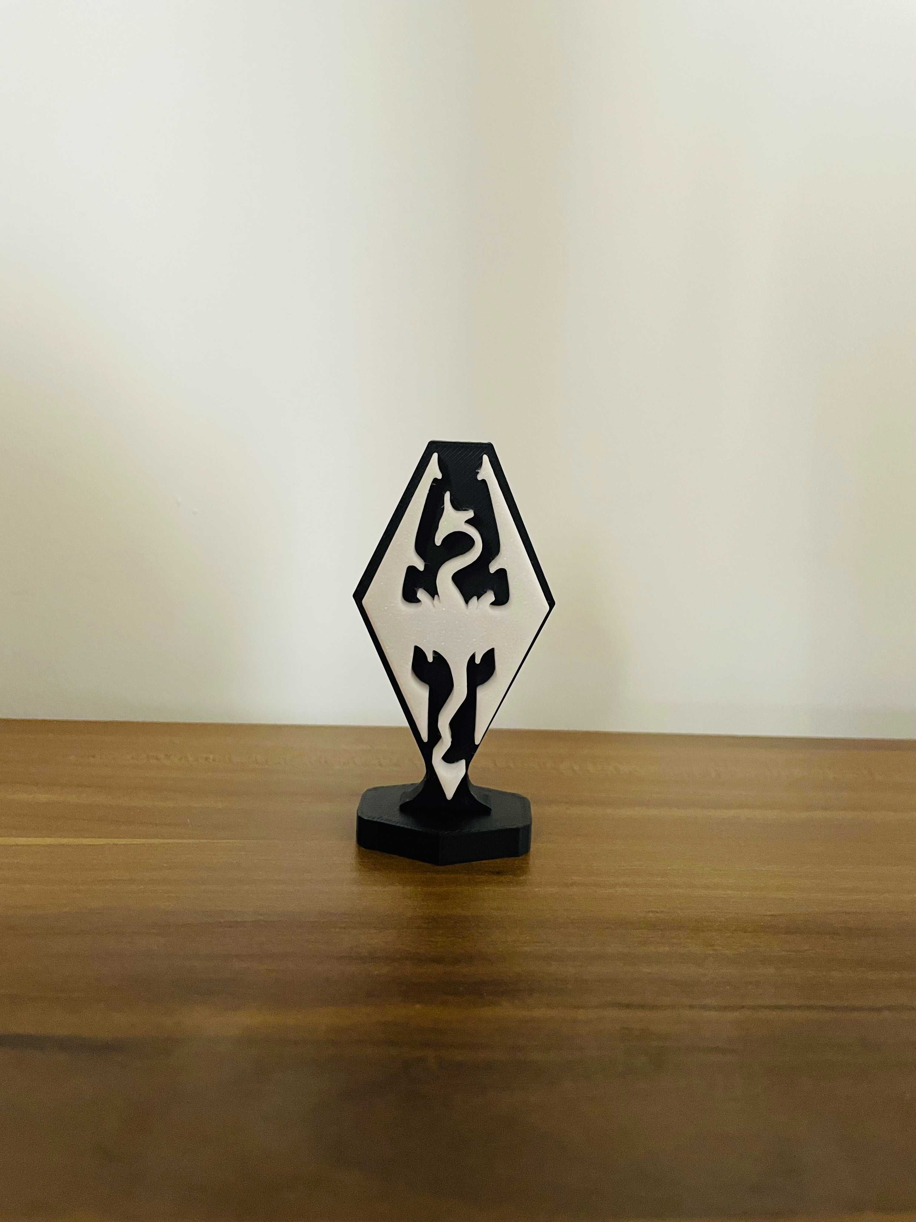 The Elder Scrolls Skyrim figurine quest markers si simboluri Bucuresti ...