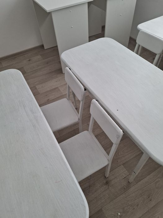 Продам парты и стульчики