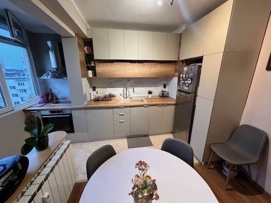 Дава се под наем Двустаен апартамент в София, Гоце Делчев - 68 кв.м за 548.25 € - Снимка #1