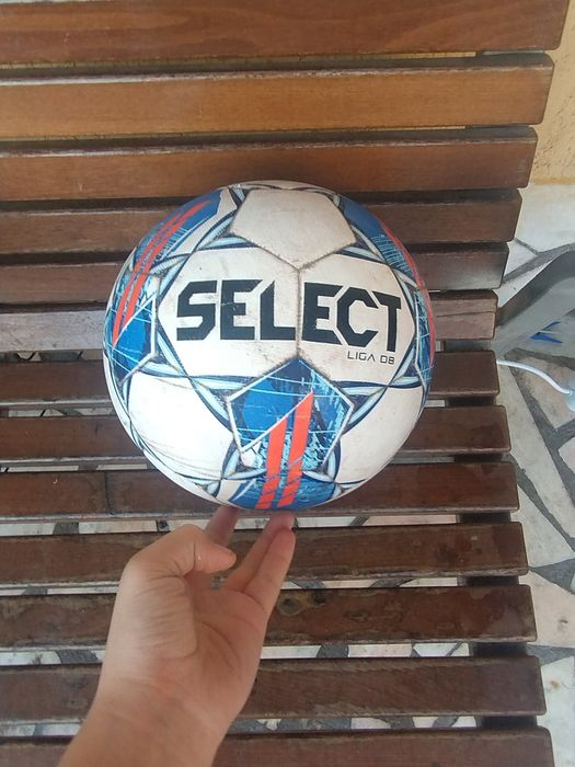 Vând minge select albastra prețul e negociabil