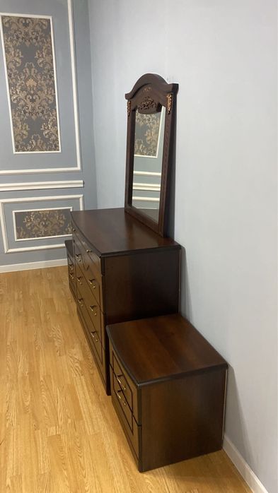 Продам спальный гарнитур