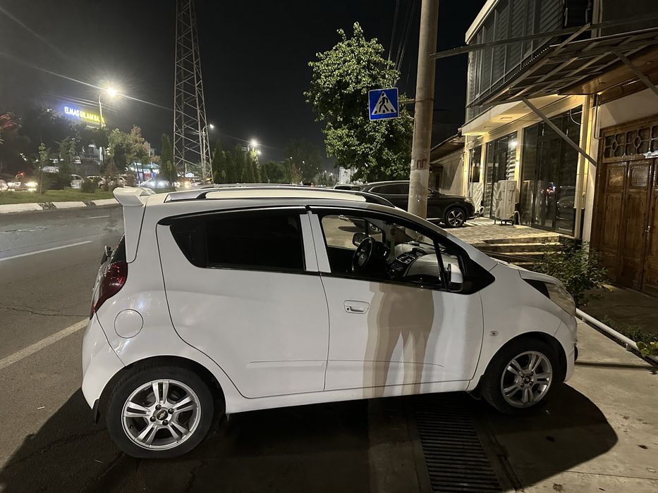 Chevrolet spark  sotiladi