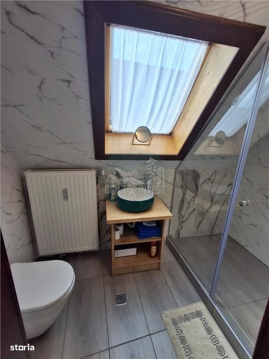 Casa individuala 4 camere 4 bai 250mp curte zona Piata Cluj