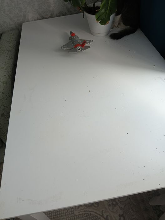 Стол кухонный, белый